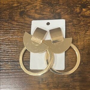 Elegant Gold Hoop Earrings